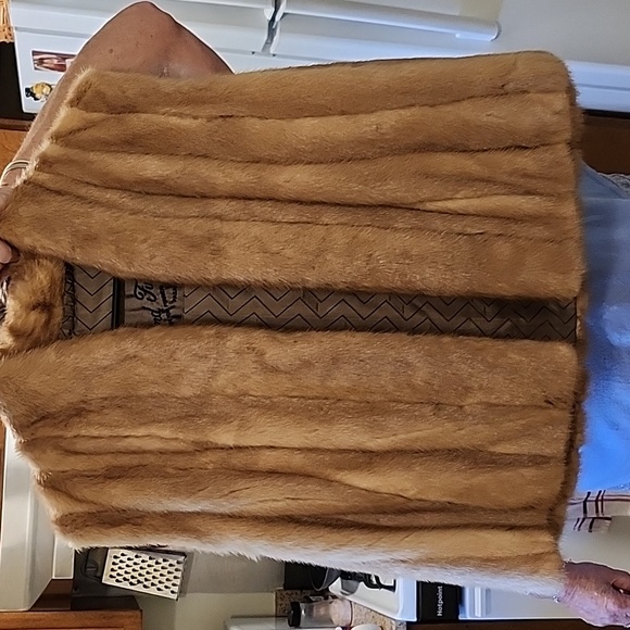 Bond Furs Custom Furs Vest Pasadena California Harley Worn MEASUREMENTS IN DIS.